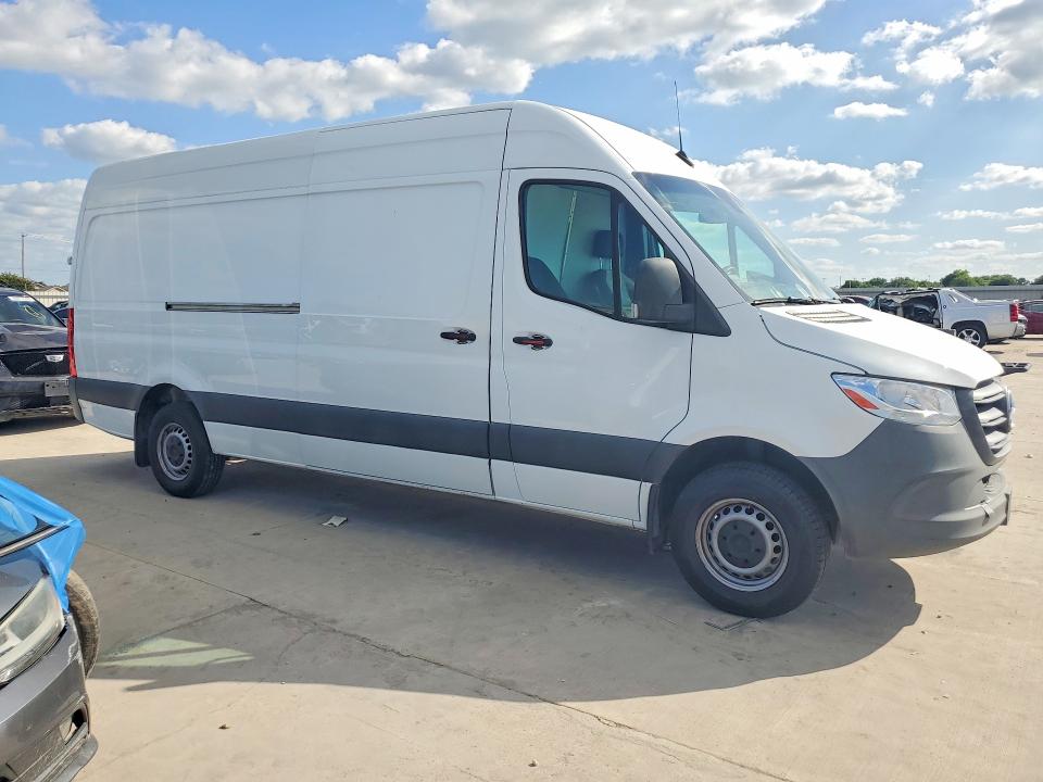 2021 Mercedes-benz Sprinter VIN W1W40CHY5MT051788 COPART salvage auction — MINOR DENT/SCRATCHES, Tx - Certificate Of Title, sold $11,300 on 2026-07-16 (photo 4)