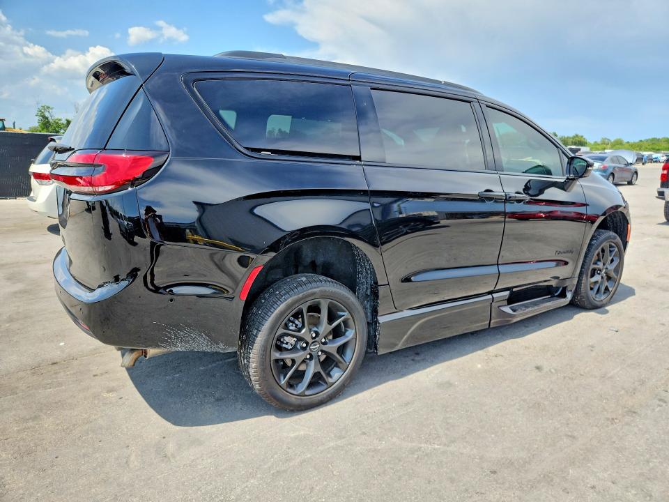 2024 Chrysler Pacifica VIN 2C4RC1BG7RR173502 COPART salvage auction — FRONT END, Fl - Cert Of Title Slvg Rebuildable, sold $21,200 on 2026-08-20 (photo 3)