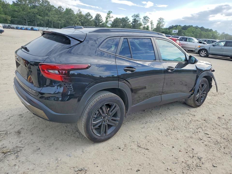 2025 Chevrolet Trax VIN KL77LKEP2SC201257 COPART salvage auction — FRONT END, Va - Cert Of Title - Salvage, sold $8,400 on 2026-07-28 (photo 3)