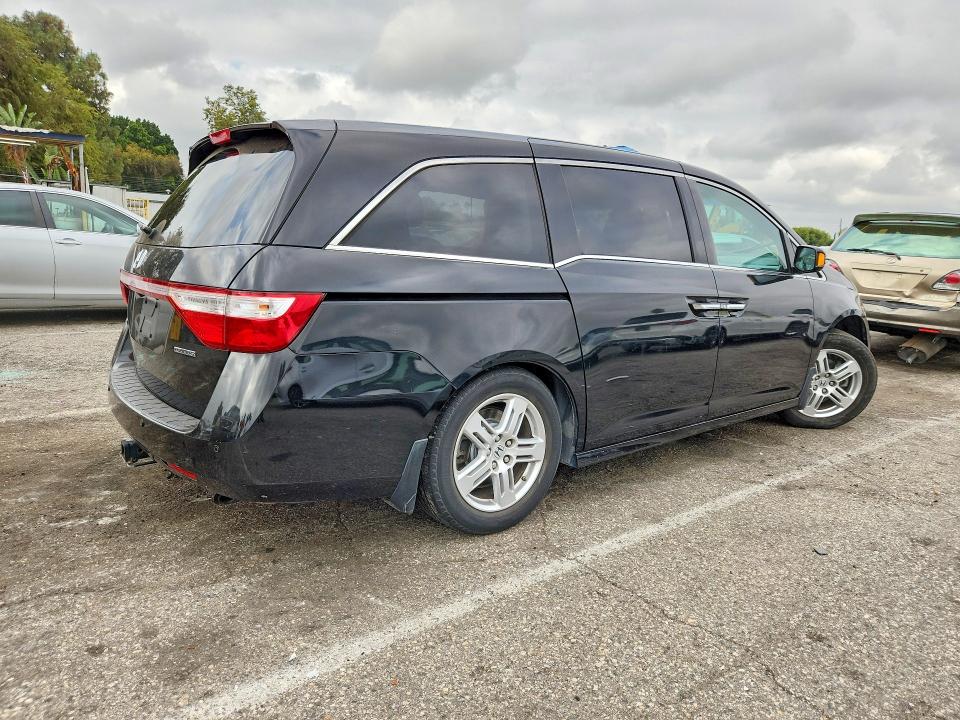 2011 Honda Odyssey VIN 5FNRL5H95BB049116 COPART salvage auction — UNDERCARRIAGE, CA - SALVAGE CERTIFICATE, sold $1,050 on 2026-08-11 (photo 3)