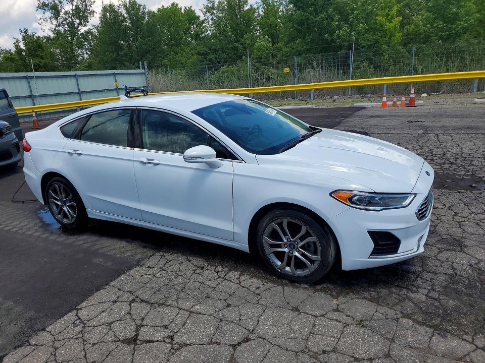 2019 Ford Fusion VIN 3FA6P0CDXKR150713 COPART salvage auction — MINOR DENT/SCRATCHES, Il - Certificate Of Title, sold $2,050 on 2026-07-31 (photo 4)