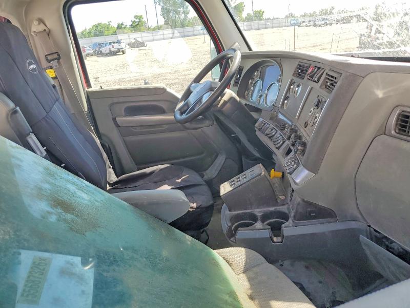 2018 Kenworth T880 VIN 1NKZXPEX4JJ223363 COPART salvage auction — ROLLOVER, IA - CERT OF TITLE-SALVAGE TITLE, sold $17,800 on 2026-07-09 (photo 5)