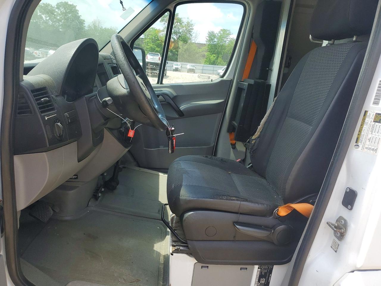 2015 Mercedes Benz Sprinter 2500 VIN WD3PE8DBXFP124944 COPART salvage auction — Minor Dent/Scratches, NH - CERTIFICATE OF TITLE (P), sold $400 on 2026-07-01 (photo 7)