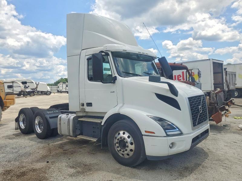 2021 Volvo Vnr VIN 4V4WC9EH9MN277067 — COPART salvage auction photo