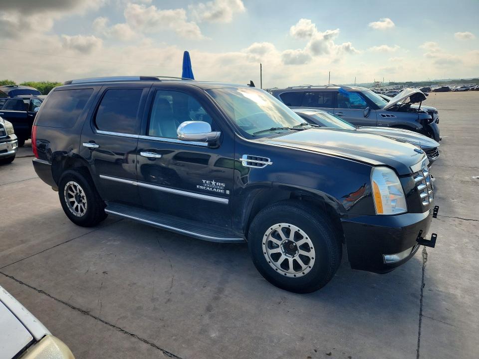 2009 Cadillac Escalade VIN 1GYFK232X9R144056 COPART salvage auction — NORMAL WEAR, Mt - Certificate Of Title, sold $1,000 on 2026-07-02 (photo 4)