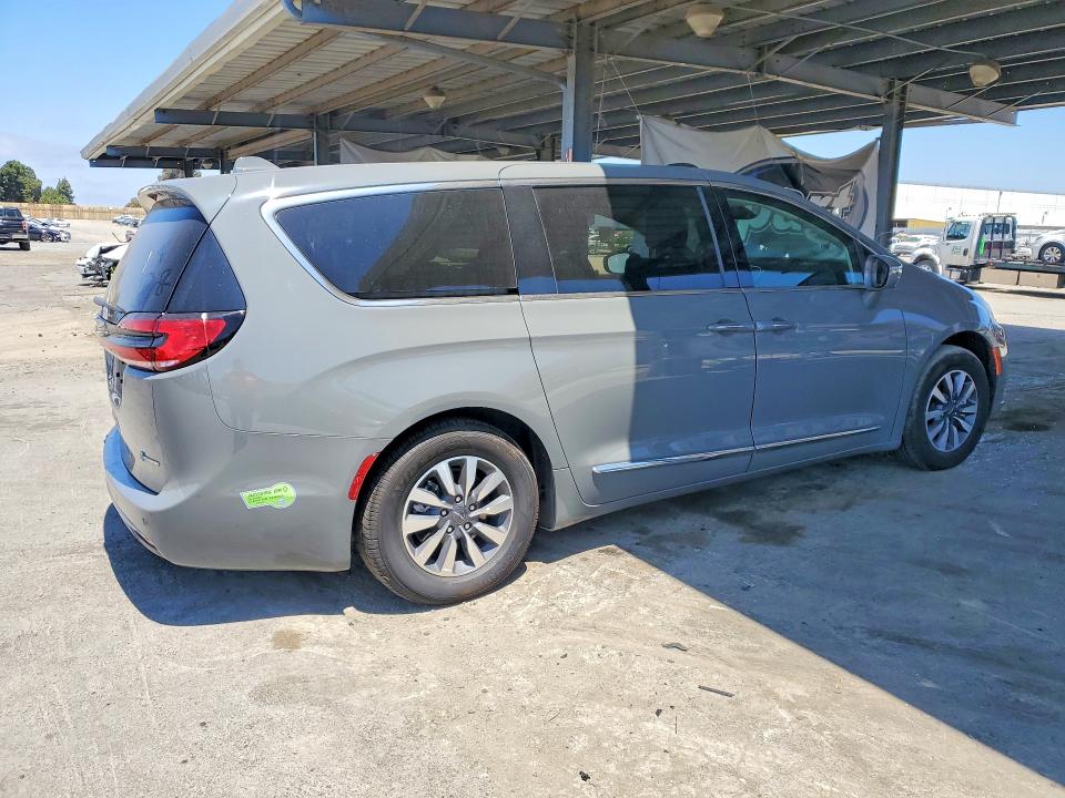 2022 Chrysler Pacifica VIN 2C4RC1S71NR227614 COPART salvage auction — REAR END, Ca - Salvage Certificate, sold $14,000 on 2026-07-02 (photo 3)