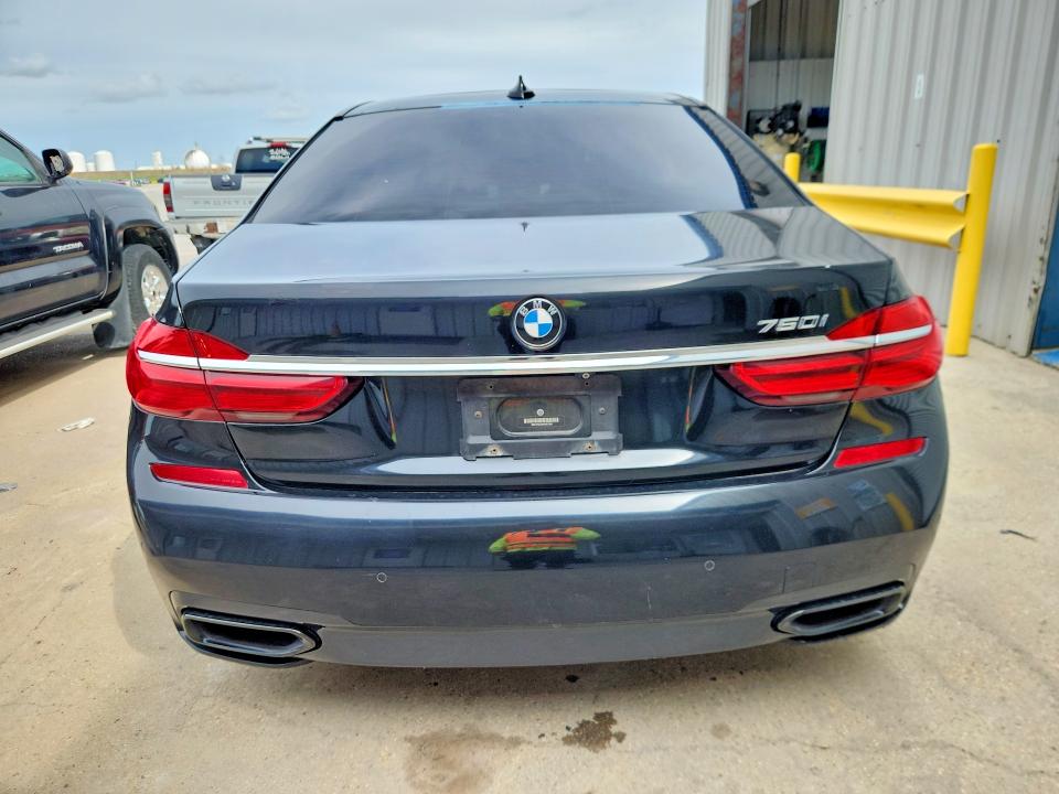 2017 BMW 7er VIN WBA7F0C5XHGM21065 COPART salvage auction — MINOR DENT/SCRATCHES, La - Cert Of Title-Salvage, sold $5,000 on 2026-08-12 (photo 6)