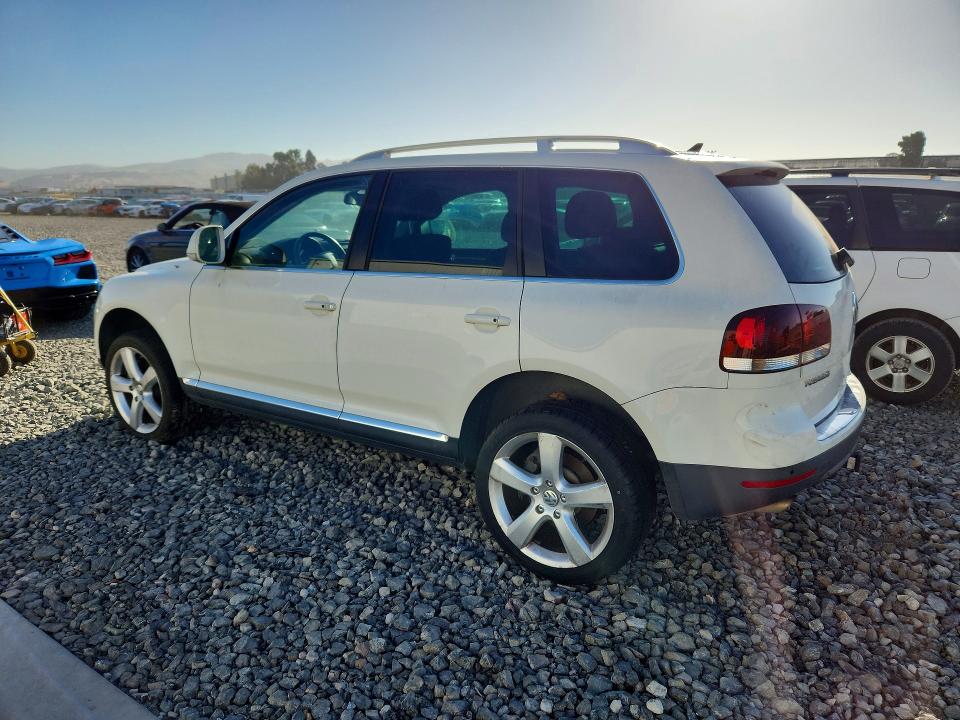 2010 Volkswagen Touareg VIN WVGBF7A9XAD000817 COPART salvage auction — MINOR DENT/SCRATCHES, Ca - Dis/Dlr/Exp Only Junk Receipt, sold $425 on 2026-07-30 (photo 2)