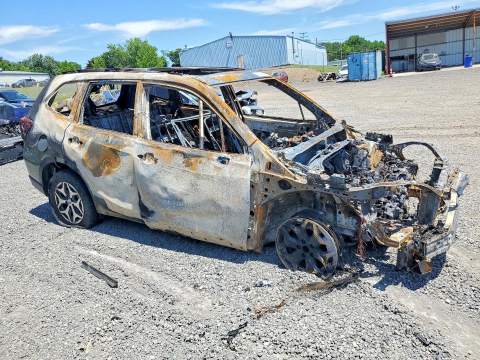 2020 Subaru Forester VIN JF2SKAJC4LH533400 COPART salvage auction — BURN, Pa - Certificate Of Salvage, sold $275 on 2026-07-07 (photo 4)