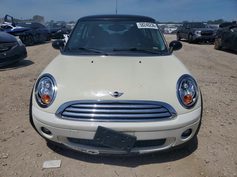 2009 Mini Cooper VIN WMWMF33549TW74251 COPART salvage auction — MINOR DENT/SCRATCHES, Mo - Dealer Only Clean Title (P), sold $525 on 2026-07-07 (photo 5)