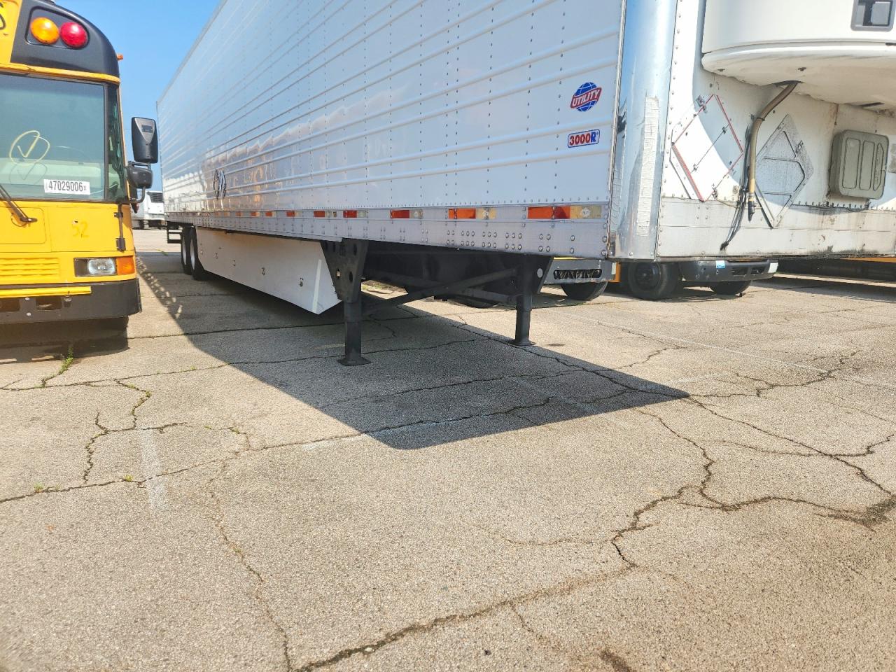 2015 Utility Trailer Manufacture VIN 1UYVS2536FU226819 COPART salvage auction — Minor Dent/Scratches, NE - CERT OF TITLE-SALVAGE, sold $6,300 on 2026-07-09 (photo 9)