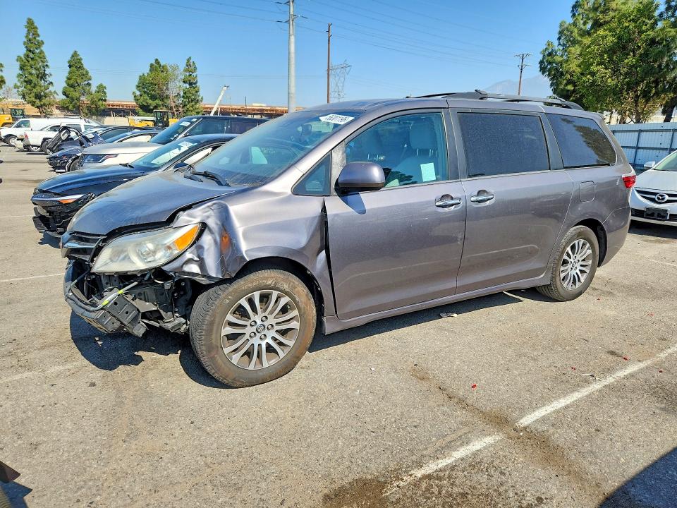 2018 Toyota Sienna VIN 5TDYZ3DC1JS928218 COPART salvage auction — FRONT END, Ca - Salvage Certificate, sold $3,050 on 2026-07-30 (photo 1)