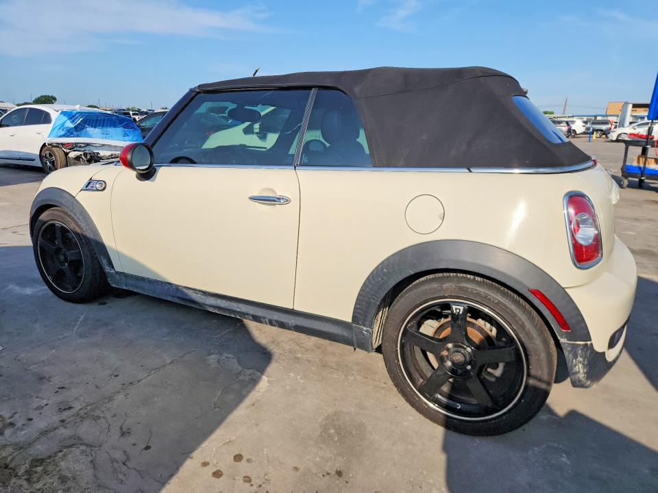 2014 Mini VIN WMWZP3C57ET298352 COPART salvage auction — REAR END, Tx - Salvage Vehicle Title, sold $850 on 2026-08-06 (photo 2)
