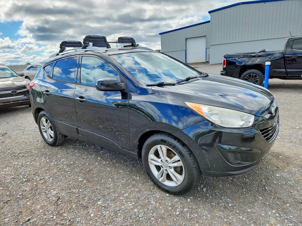 2011 Hyundai Tucson VIN KM8JU3AC4BU285781 COPART salvage auction — NORMAL WEAR, NY - CERTIFICATE OF TITLE, sold $1,300 on 2026-07-06 (photo 4)