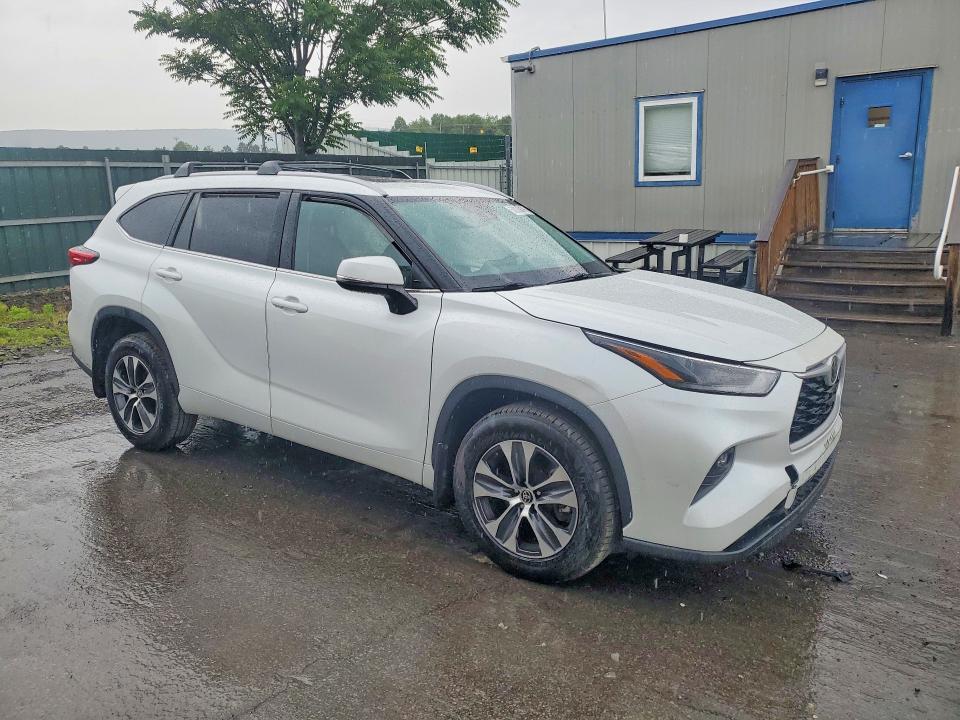 2022 Toyota Highlander VIN 5TDGZRBH5NS577171 COPART salvage auction — SIDE, Pa - Certificate Of Salvage, sold $16,000 on 2026-07-22 (photo 4)