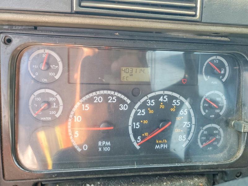 2009 Freightliner Conventional VIN 1FUJA6CK39LAH1181 COPART salvage auction — NORMAL WEAR, NJ - CERTIFICATE OF TITLE, sold $8,200 on 2026-07-21 (photo 8)