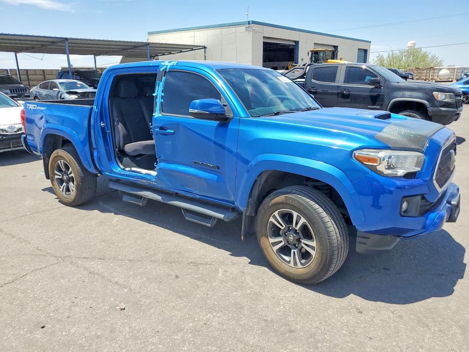 2018 Toyota Tacoma VIN 5TFAZ5CN7JX064639 COPART salvage auction — SIDE, TX - SALVAGE VEHICLE TITLE, sold $13,200 on 2026-07-31 (photo 4)