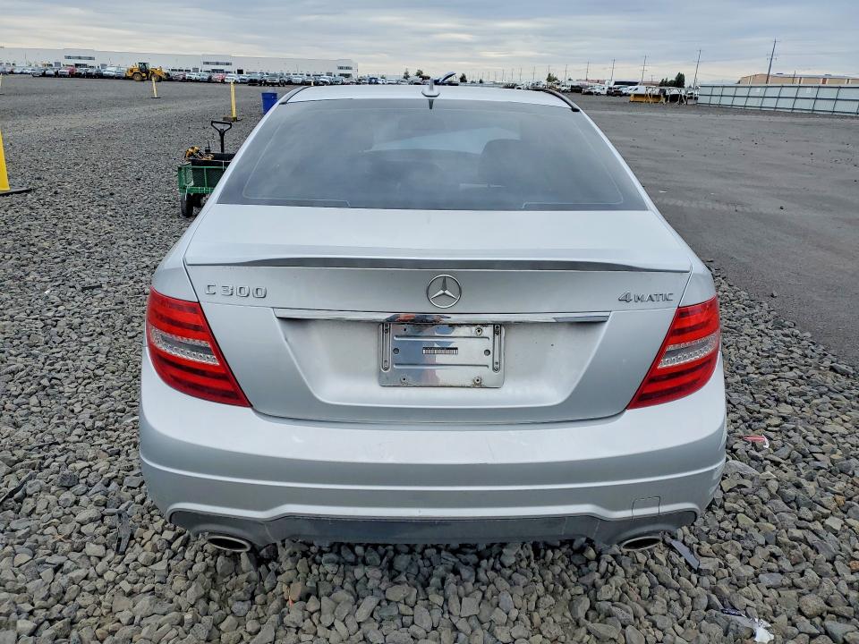2013 Mercedes-benz C-klasse VIN WDDGF8AB1DG081542 COPART salvage auction — FRONT END, Salvage Title, sold $400 on 2026-08-12 (photo 6)