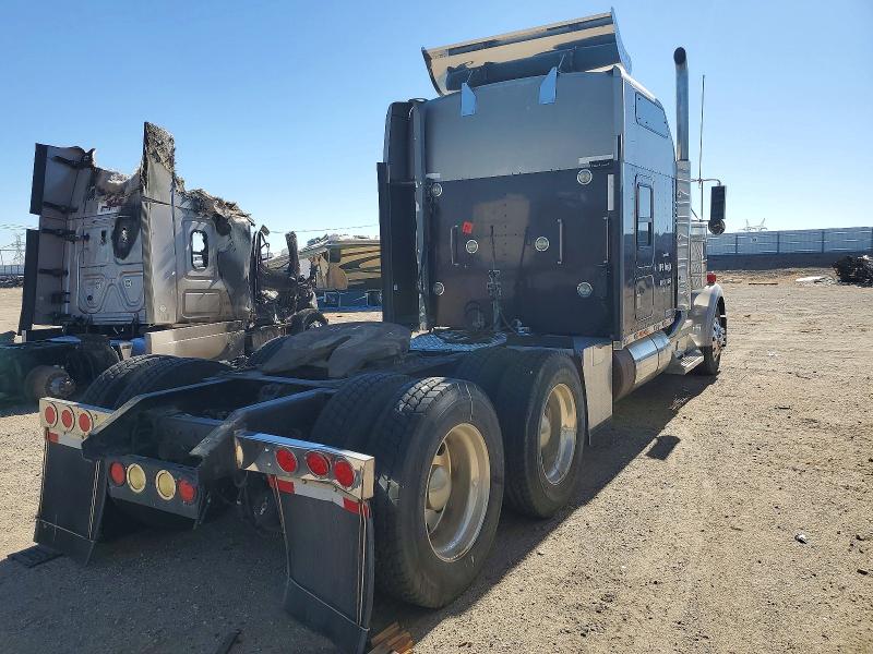 2006 Kenworth All other VIN 1XKWDB9X46R133492 COPART salvage auction — MINOR DENT/SCRATCHES, DV, sold $200 on 2026-09-01 (photo 4)