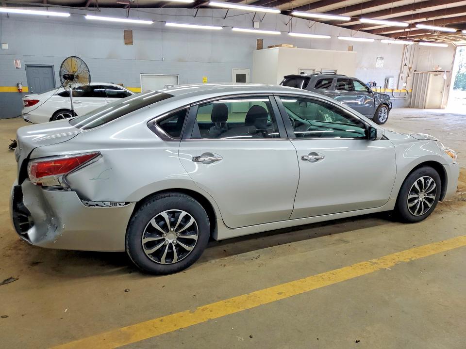 2015 Nissan Altima VIN 1N4AL3AP8FN334352 COPART salvage auction — REAR END, Nc - Salvage Certificate Of Title, sold $375 on 2026-07-29 (photo 3)