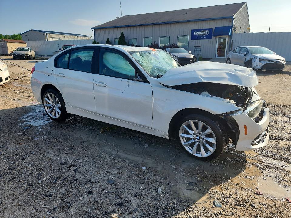 2018 BMW 3er VIN WBA8A3C56JA357524 COPART salvage auction — SIDE, Ky - Bill Of Sale/Part Only/No Titl, sold $100 on 2026-07-23 (photo 4)