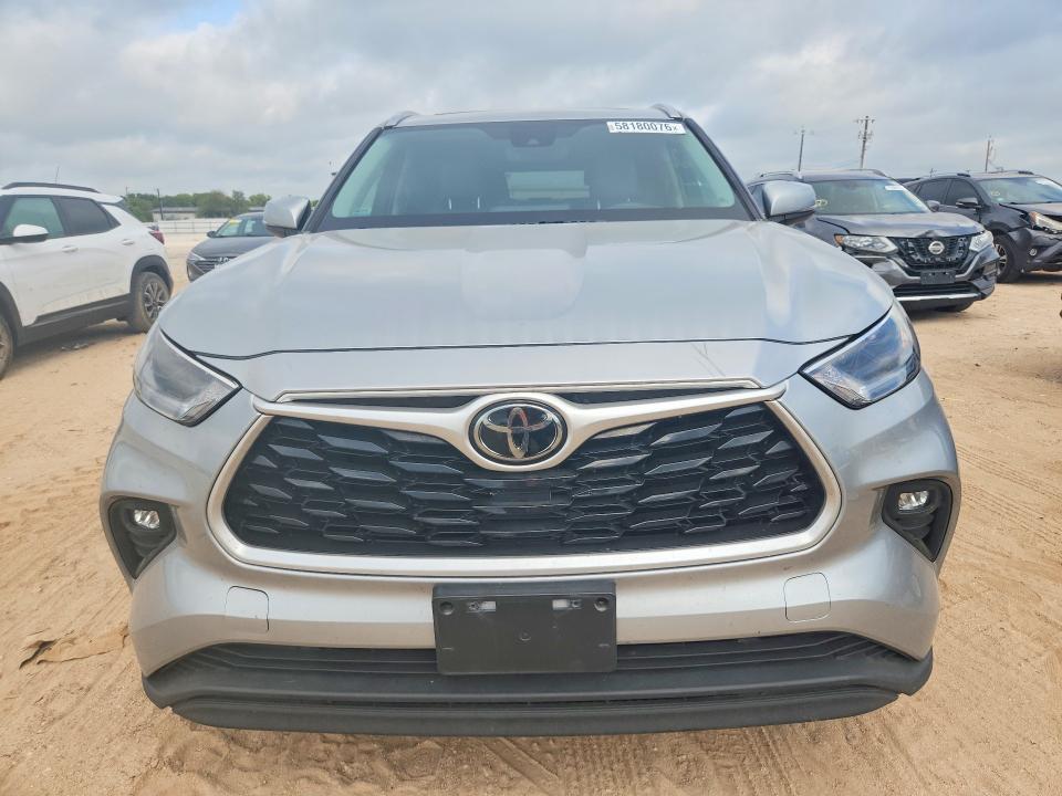 2021 Toyota VIN 5TDGZRAH5MS520646 COPART salvage auction — MINOR DENT/SCRATCHES, Tx - Certificate Of Title, sold $21,100 on 2026-07-30 (photo 5)