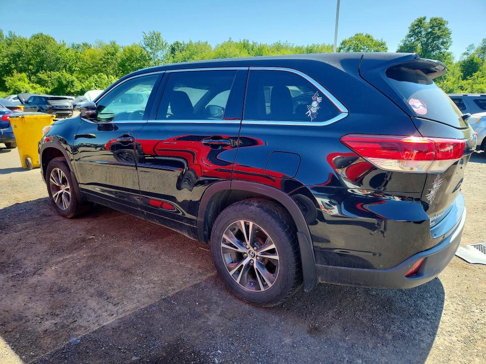 2018 Toyota Highlander VIN 5TDBZRFH7JS898904 COPART salvage auction — MINOR DENT/SCRATCHES, Fl - Certificate Of Title, sold $11,100 on 2026-07-03 (photo 2)