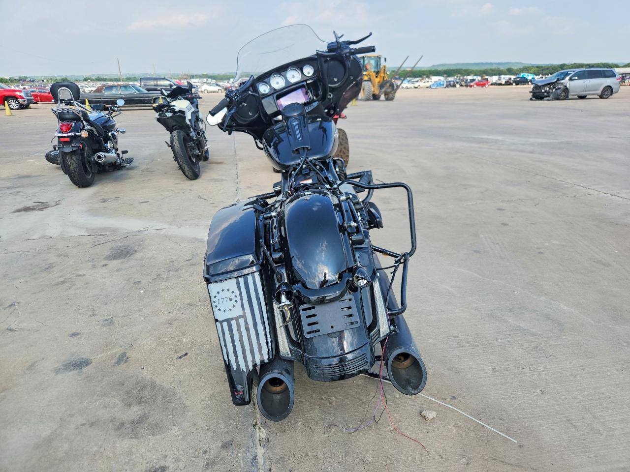 2020 Harley Davidson Flhx VIN 1HD1KBC10LB620224 COPART salvage auction — Front End, TX - SALVAGE VEHICLE TITLE, sold $4,900 on 2026-07-09 (photo 4)