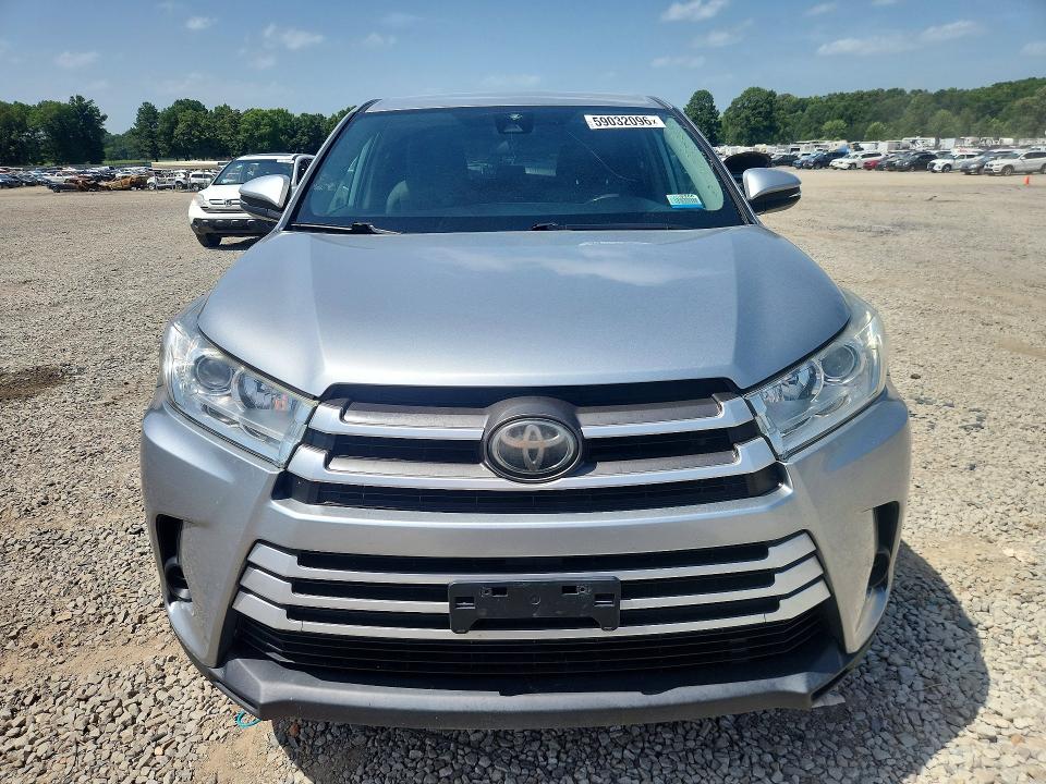 2019 Toyota Highlander VIN 5TDZZRFH7KS297864 COPART salvage auction — MINOR DENT/SCRATCHES, AR - CERTIFICATE OF TITLE, sold $10,800 on 2026-07-29 (photo 5)