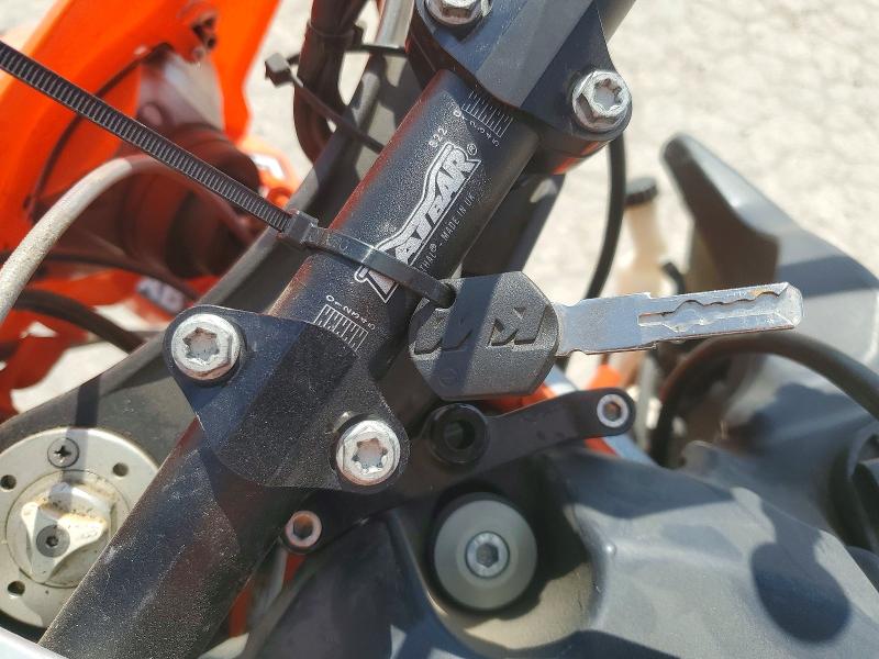 2017 Ktm VIN VBKV49401HM979183 COPART salvage auction — SIDE, Ks - Cert Of Title-Salvage, sold $950 on 2026-07-09 (photo 8)