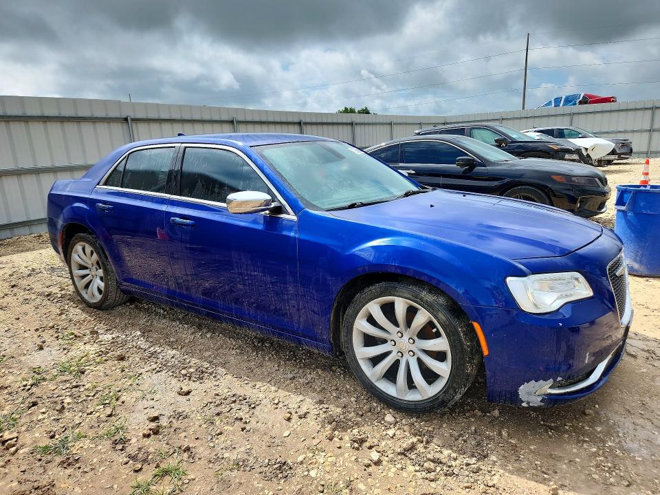 2019 Chrysler 300 VIN 2C3CCAAG8KH617008 COPART salvage auction — NORMAL WEAR, Tx - Certificate Of Title, sold $2,900 on 2026-07-07 (photo 4)