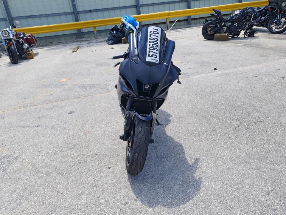 2025 Yamaha Yzf VIN JYARM38E6SA016645 COPART salvage auction — SIDE, FL - CERT OF TITLE SLVG REBUILDABLE, sold $275 on 2026-07-30 (photo 2)