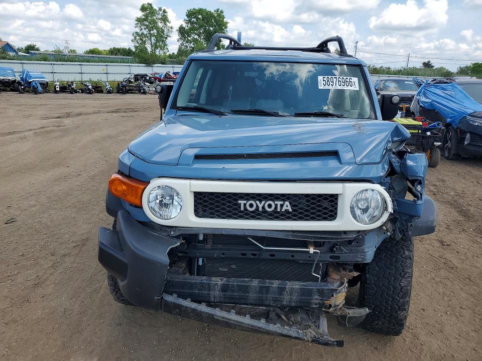 2014 Toyota Fj cruiser VIN JTEBU4BF2EK193880 COPART salvage auction — WATER/FLOOD, Oh - Cert Of Title-Salvage, sold $7,400 on 2026-07-16 (photo 4)
