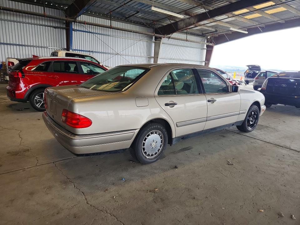 1999 Mercedes-benz E-class VIN WDBJF65H3XA925766 COPART salvage auction — MINOR DENT/SCRATCHES, Ca - Dis/Dlr/Exp App For Dup Clean, sold $275 on 2026-07-13 (photo 3)