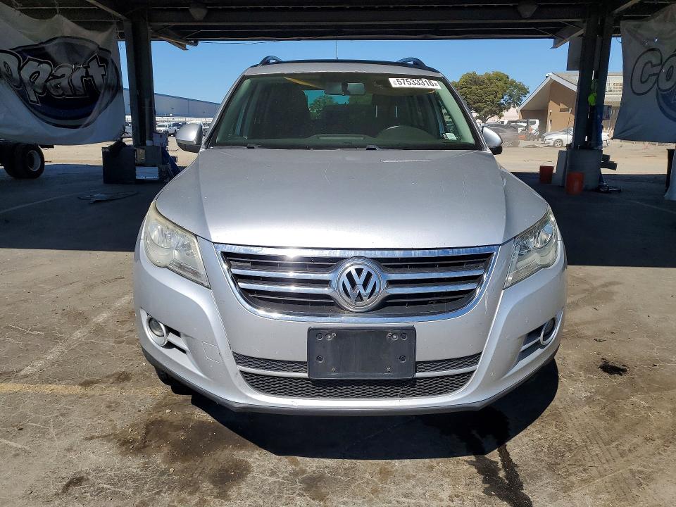 2011 Volkswagen Tiguan VIN WVGBV7AX4BW513777 COPART salvage auction — MINOR DENT/SCRATCHES, Mt - Dis/Dlr/Exp Only Clean Title, sold $100 on 2026-07-28 (photo 5)