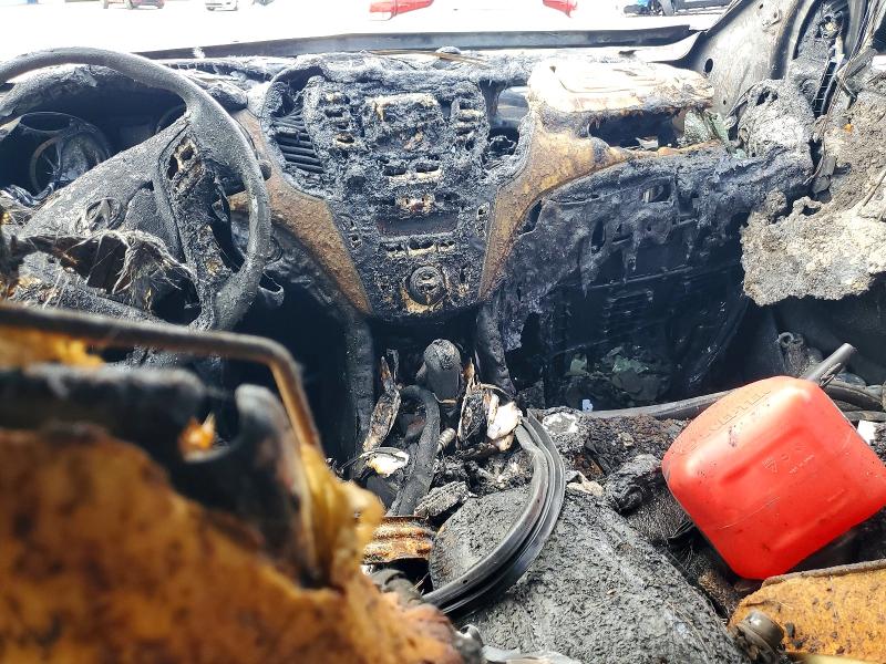 2013 Hyundai Santa fe VIN 5XYZU3LB7DG009613 COPART salvage auction — BURN, NY - MV907A-PARTS ONLY, sold $350 on 2026-07-20 (photo 8)