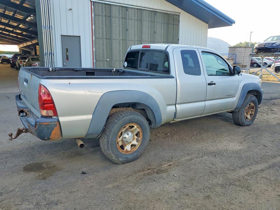 2006 Toyota Tacoma VIN 5TEUX42N46Z212504 COPART salvage auction — REAR END, Vt - Certificate Of Title, sold $3,950 on 2026-07-03 (photo 3)