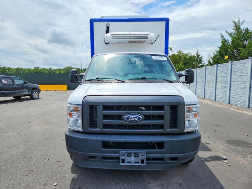 2023 Ford Econoline VIN 1FDWE3FK3PDD14715 COPART salvage auction — MINOR DENT/SCRATCHES, Fl - Certificate Of Title, sold $11,500 on 2026-07-29 (photo 5)