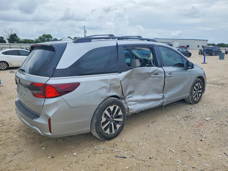 2026 Honda Odyssey VIN 5FNRL6H60TB026145 COPART salvage auction — SIDE, Tx - Salvage Vehicle Title, sold $14,400 on 2026-07-02 (photo 3)