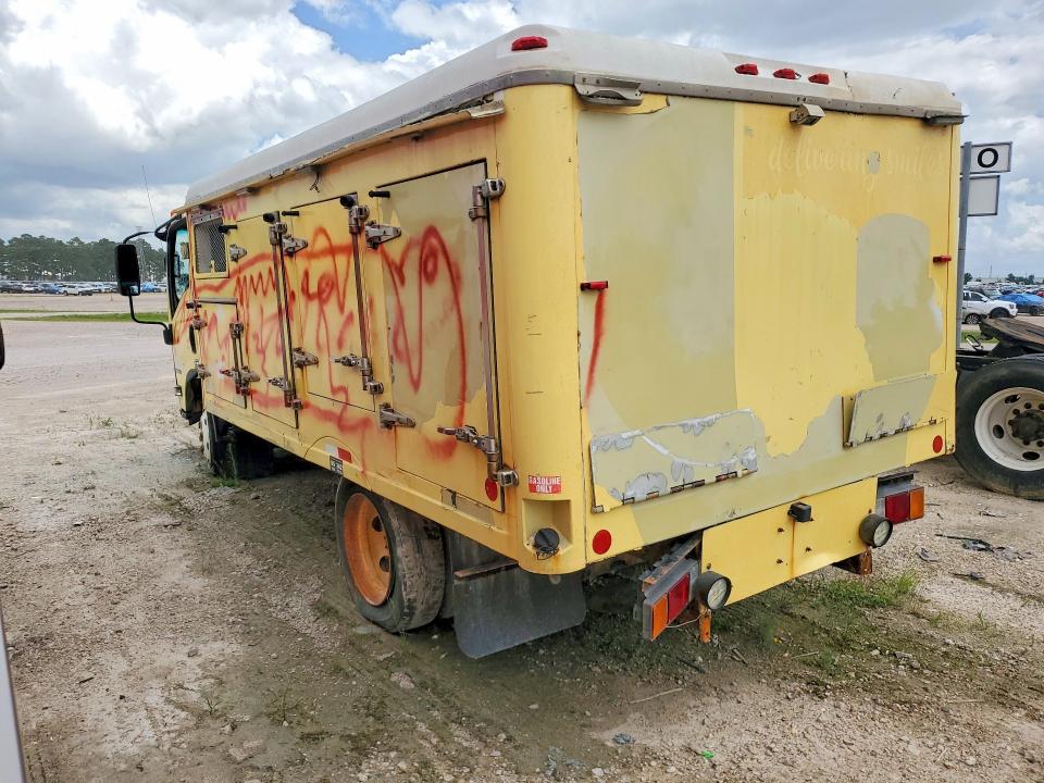 2017 Isuzu Npr hd VIN 54DC4W1C1HS808057 COPART salvage auction — VANDALISM, Tx - Salvage Vehicle Title, sold $2,450 on 2026-07-31 (photo 2)