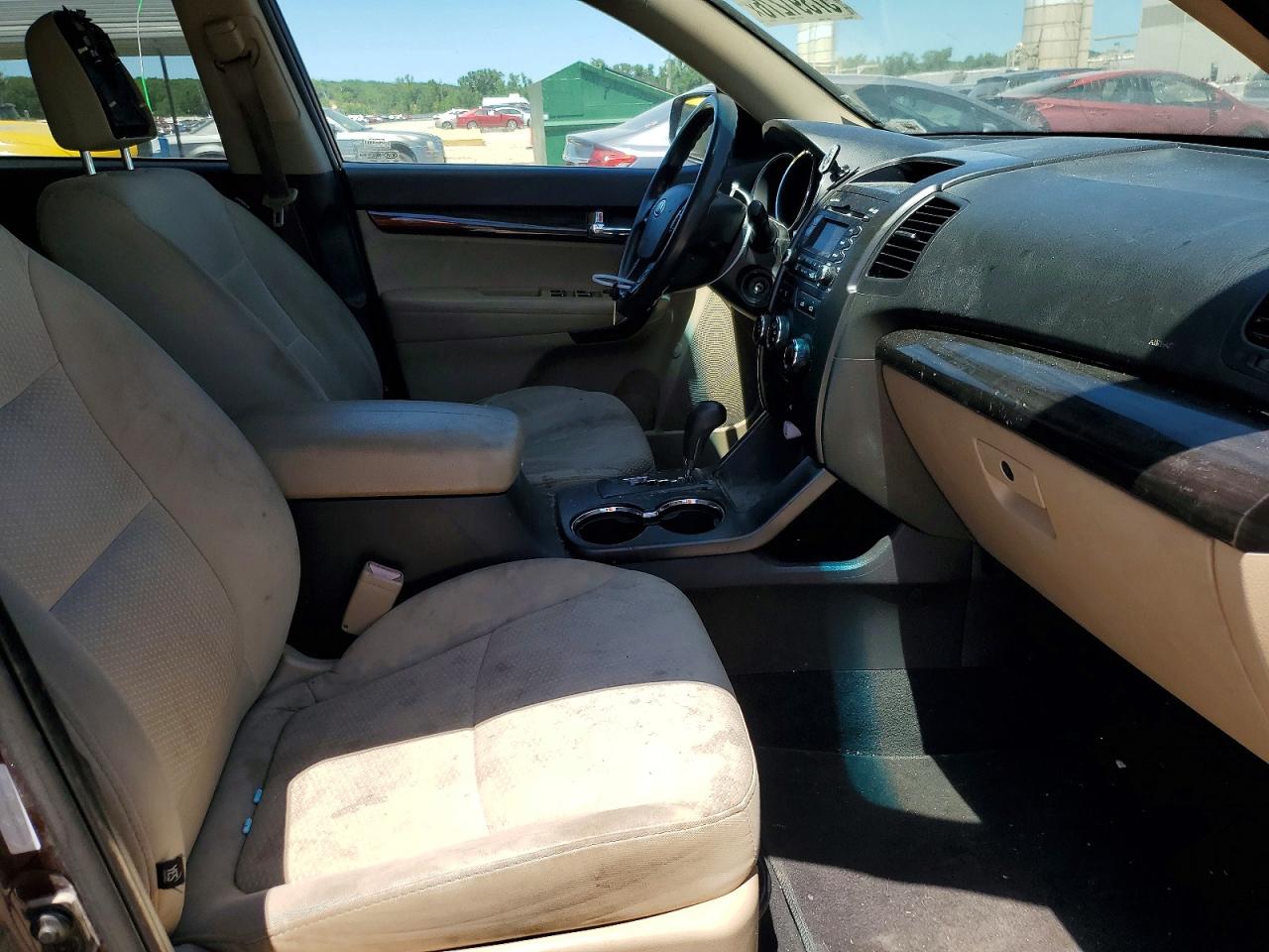 2012 Kia Sorento VIN 5XYKT3A63CG248598 COPART salvage auction — Front End, MO - DEALER ONLY CLEAN TITLE, sold $550 on 2026-07-09 (photo 5)