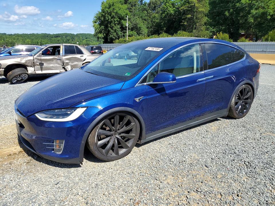2018 Tesla Model x VIN 5YJXCBE27JF136057 — COPART salvage auction photo