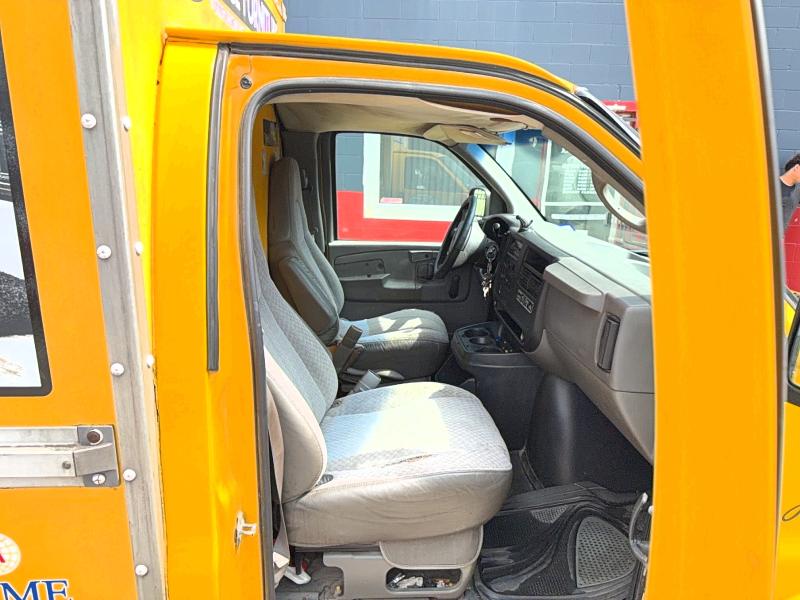 2004 Gmc Savana VIN 1GDGG31V141906479 COPART salvage auction — MINOR DENT/SCRATCHES, Tx - Certificate Of Title (P), sold $625 on 2026-07-02 (photo 5)