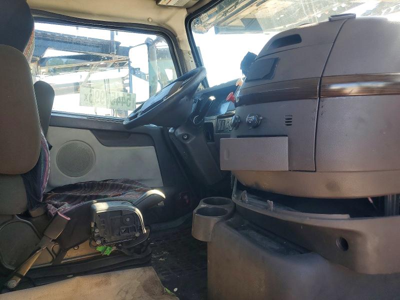 2014 Volvo Vah VIN 4V5RC9DG4EN164470 COPART salvage auction — MINOR DENT/SCRATCHES, KY - CERTIFICATE OF TITLE (P), sold $7,500 on 2026-07-27 (photo 5)