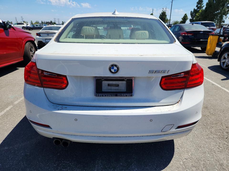 2015 BMW 3er VIN WBA3C1C56FK122549 COPART salvage auction — MINOR DENT/SCRATCHES, Ca - Dis/Dlr/Exp Only Clean Title, sold $500 on 2026-07-16 (photo 6)