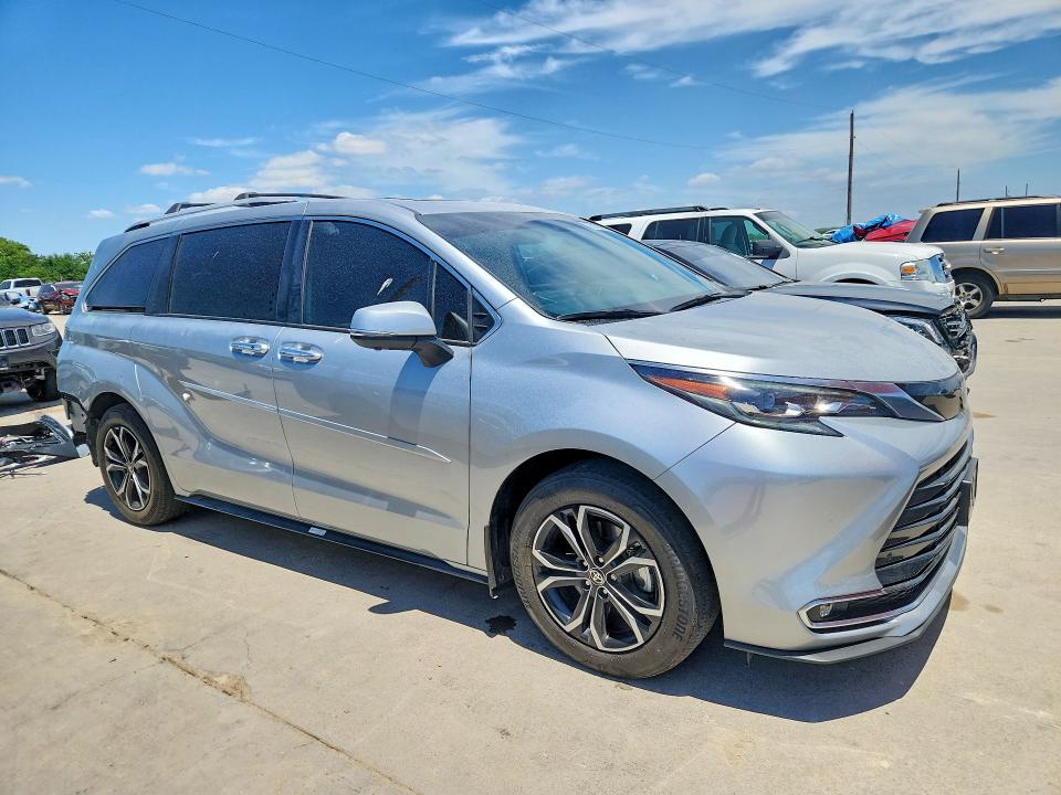 2025 Toyota Sienna VIN 5TDESKFC0SS199631 COPART salvage auction — REAR END, TX - SALVAGE VEHICLE TITLE, sold $2,250 on 2026-07-30 (photo 4)