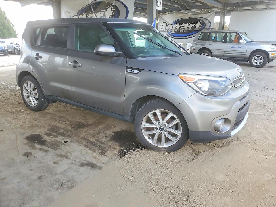 2018 Kia Soul VIN KNDJP3A5XJ7577011 COPART salvage auction — MINOR DENT/SCRATCHES, Ca - Dis/Dlr/Exp Only Clean Title, sold $1,100 on 2026-07-25 (photo 4)