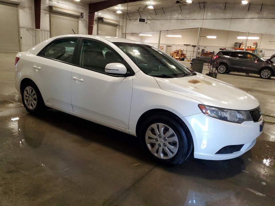 2012 Kia Forte VIN KNAFU4A26C5478093 COPART salvage auction — ENGINE BURN, Mn - Cert Of Title-Prior Salvage, sold $225 on 2026-07-28 (photo 4)