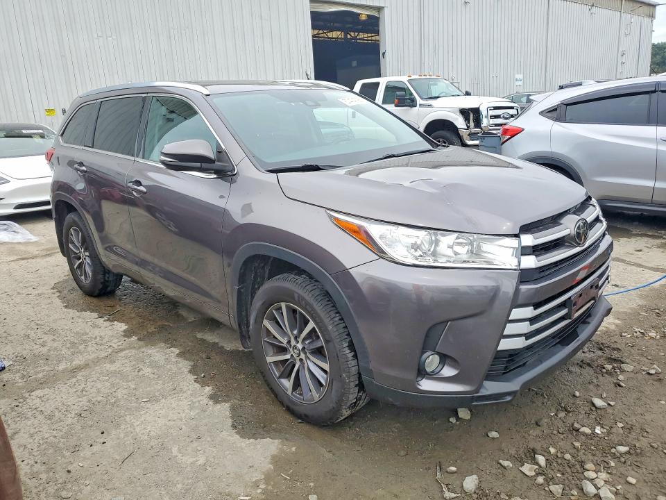 2017 Toyota VIN 5TDJZRFH2HS456991 COPART salvage auction — FRONT END, Nj - Cert Of Title-Salvage, sold $9,400 on 2026-07-22 (photo 4)