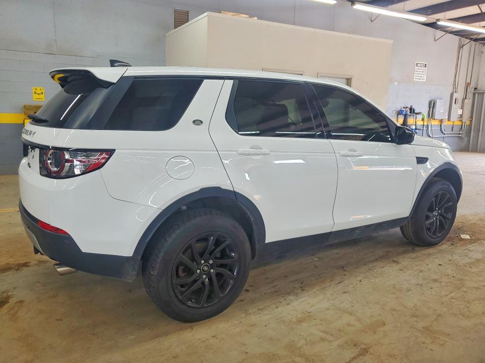 2017 Land rover Discovery VIN SALCR2BG8HH643372 COPART salvage auction — MINOR DENT/SCRATCHES, Mt - Dealer Only Clean Title (P), sold $4,900 on 2026-07-08 (photo 3)